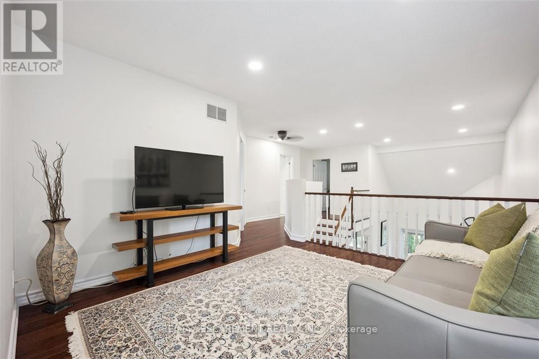 #5 3243 NEW STREET - 25