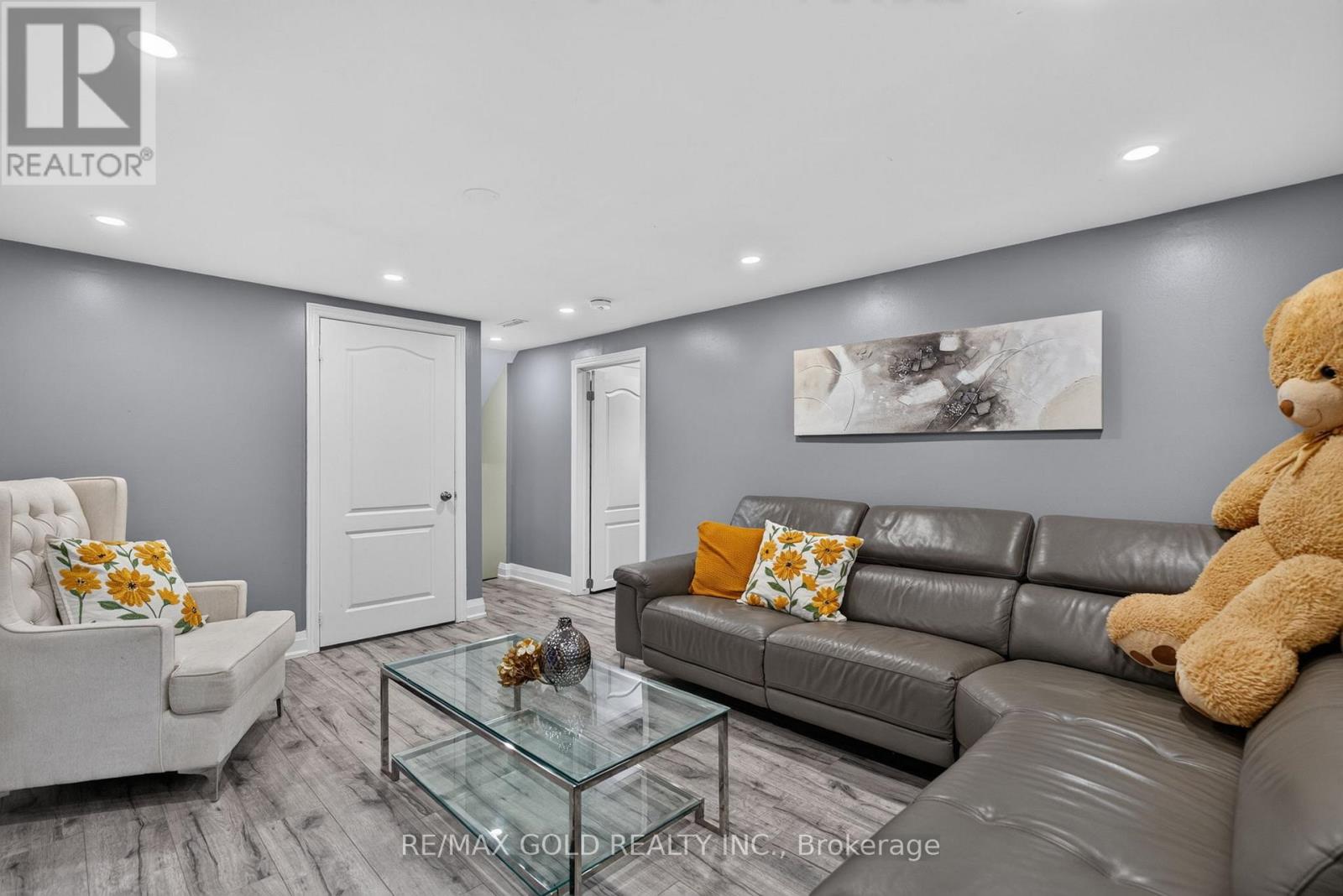63 MORGANDALE CRESCENT - 34