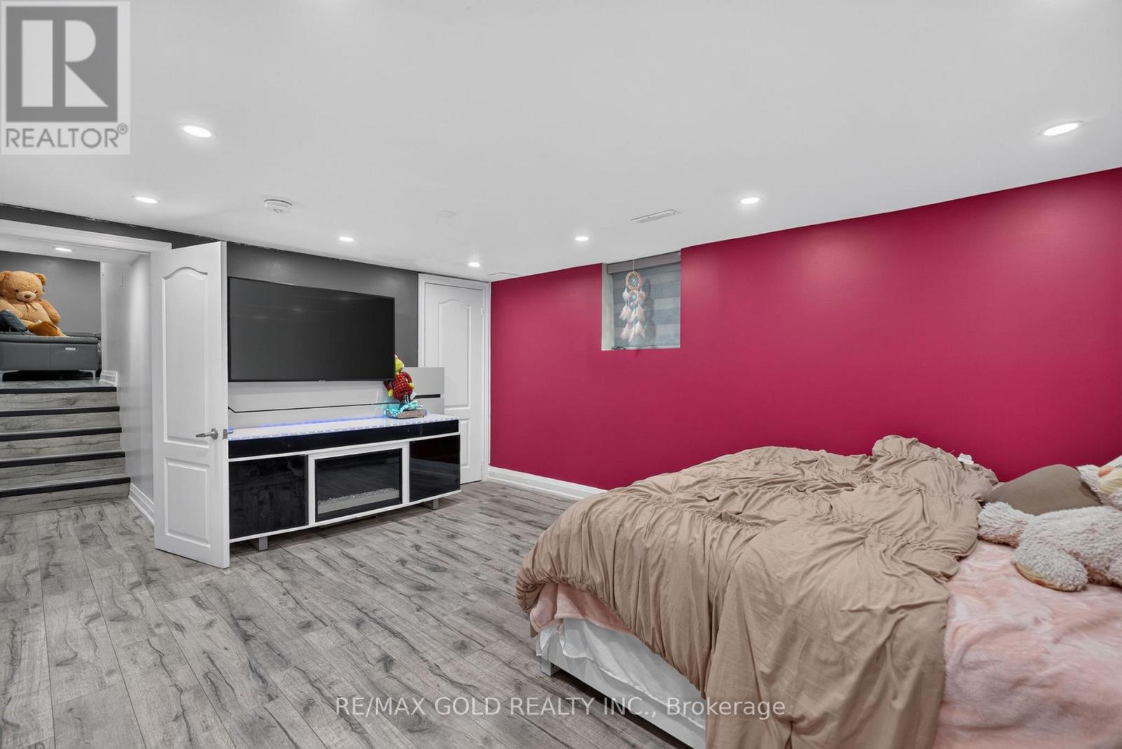63 MORGANDALE CRESCENT - 40