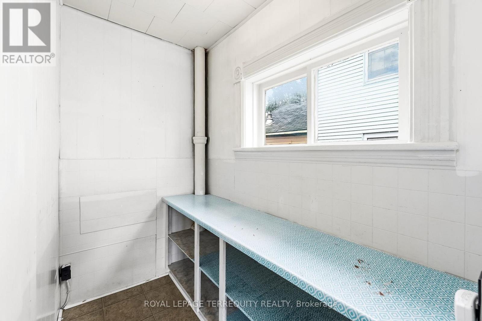 76 GRAND ROAD - 27