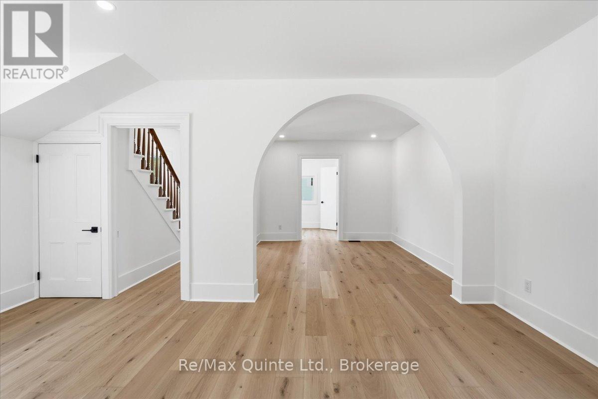 11 EYRE STREET - Image 11