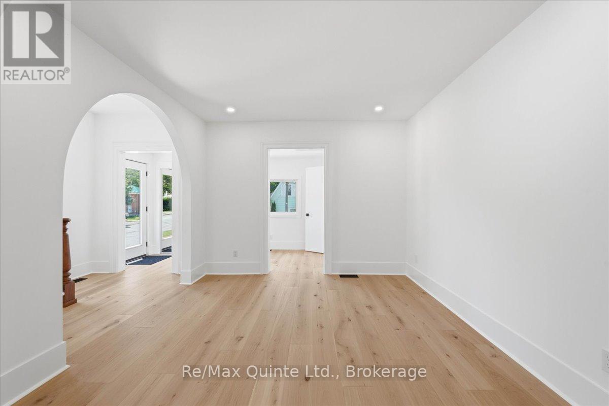 11 EYRE STREET - Image 9