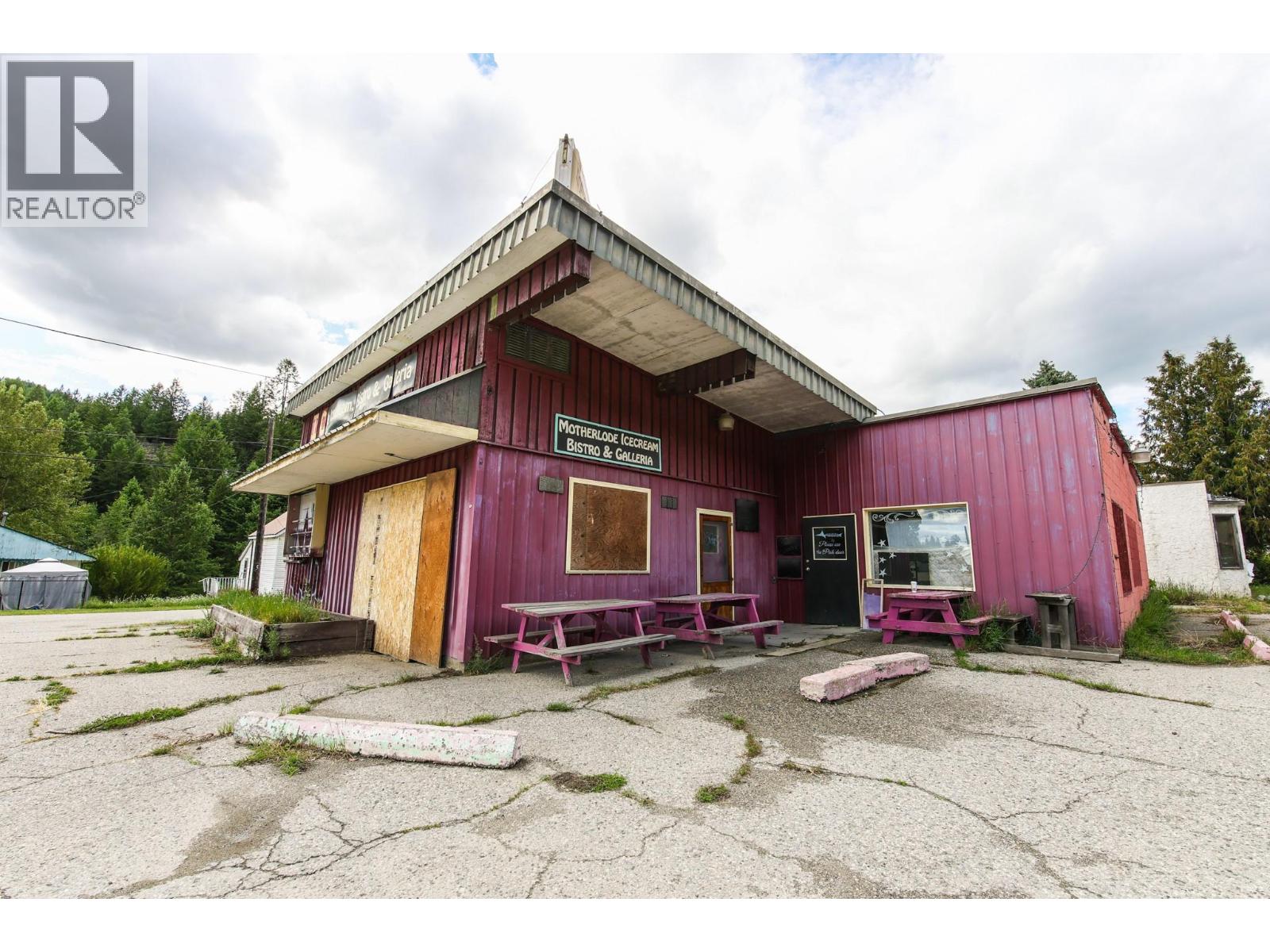 466 S Gold Avenue - 8