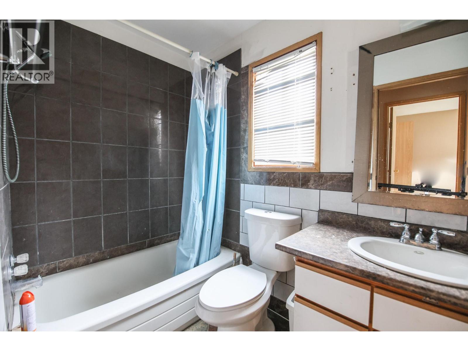 466 S Gold Avenue - 35