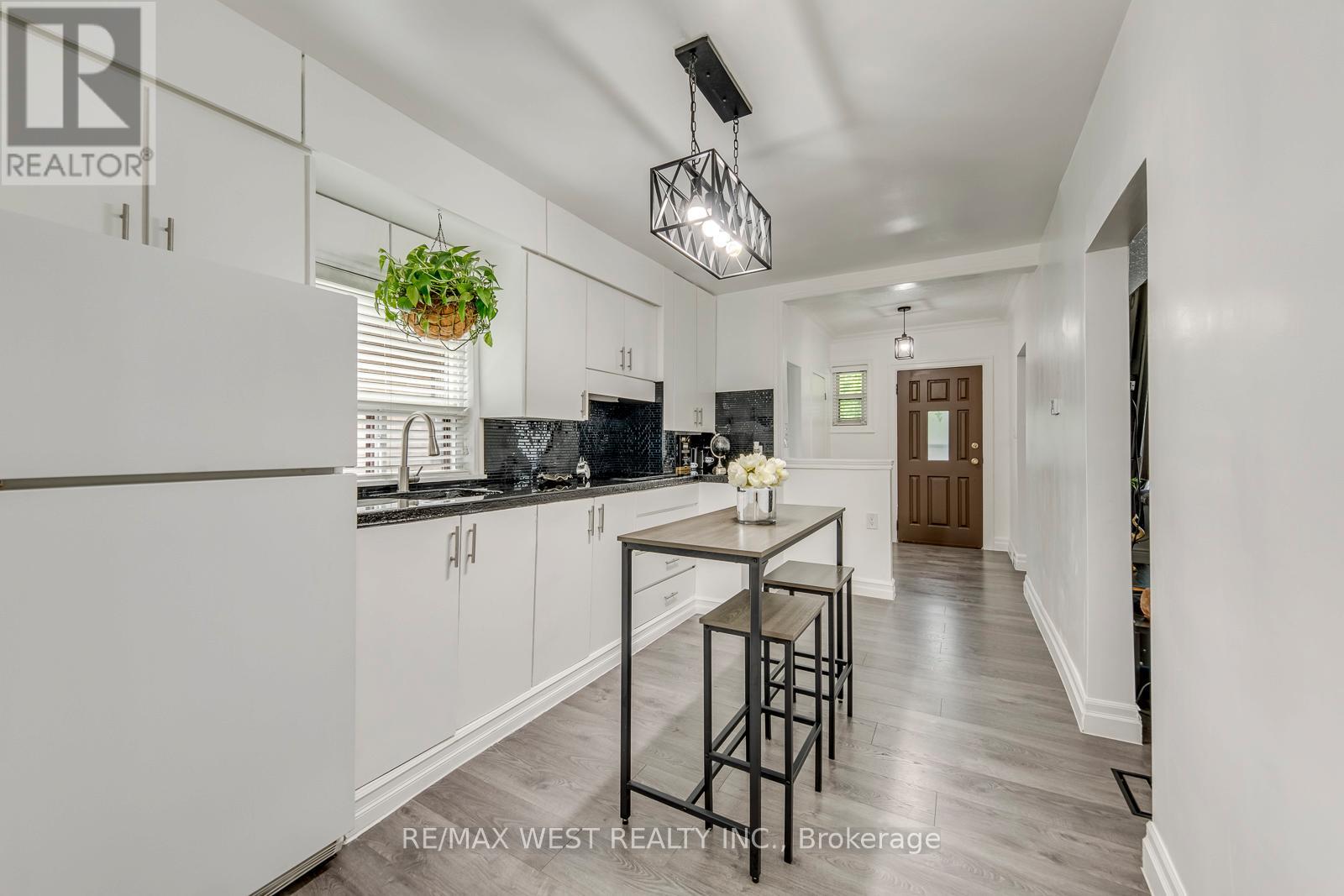49 MONTCALM AVENUE - 10