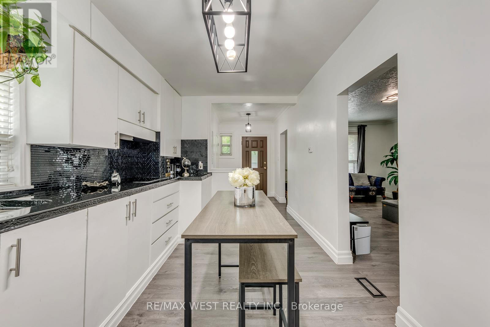 49 MONTCALM AVENUE - 12