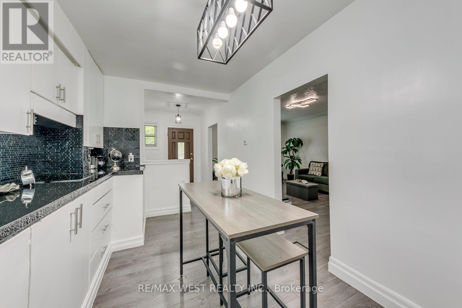 49 MONTCALM AVENUE - 13