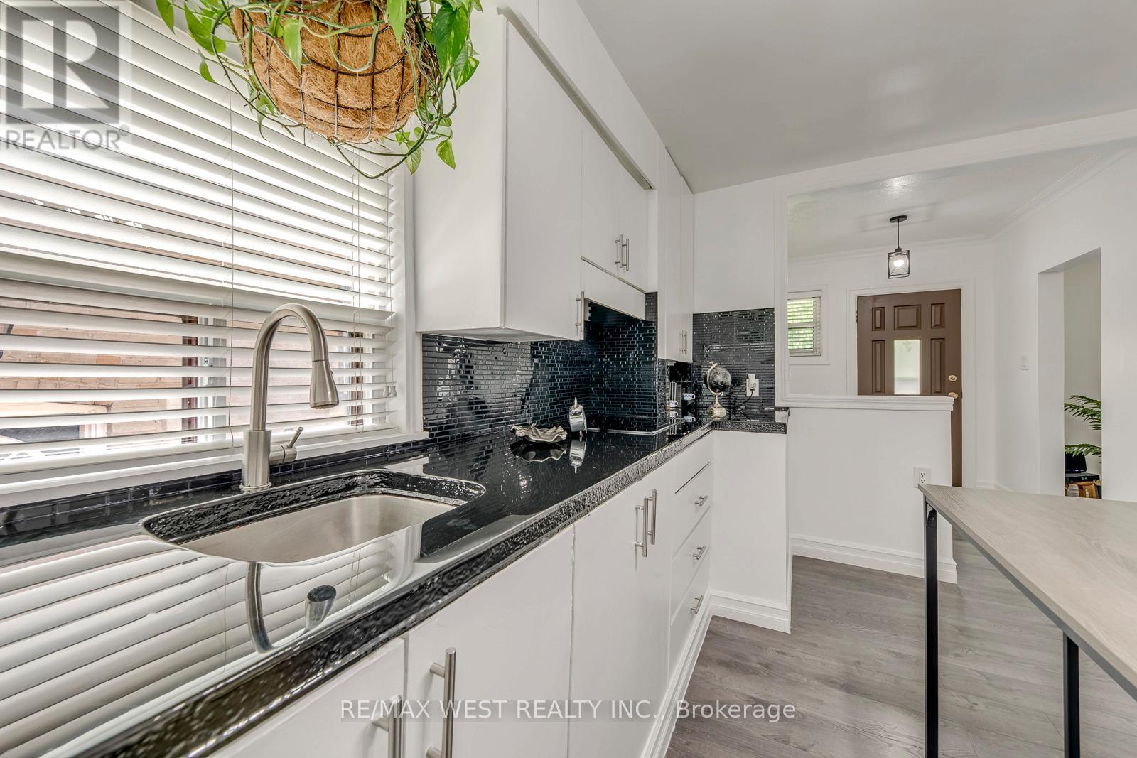 49 MONTCALM AVENUE - 14
