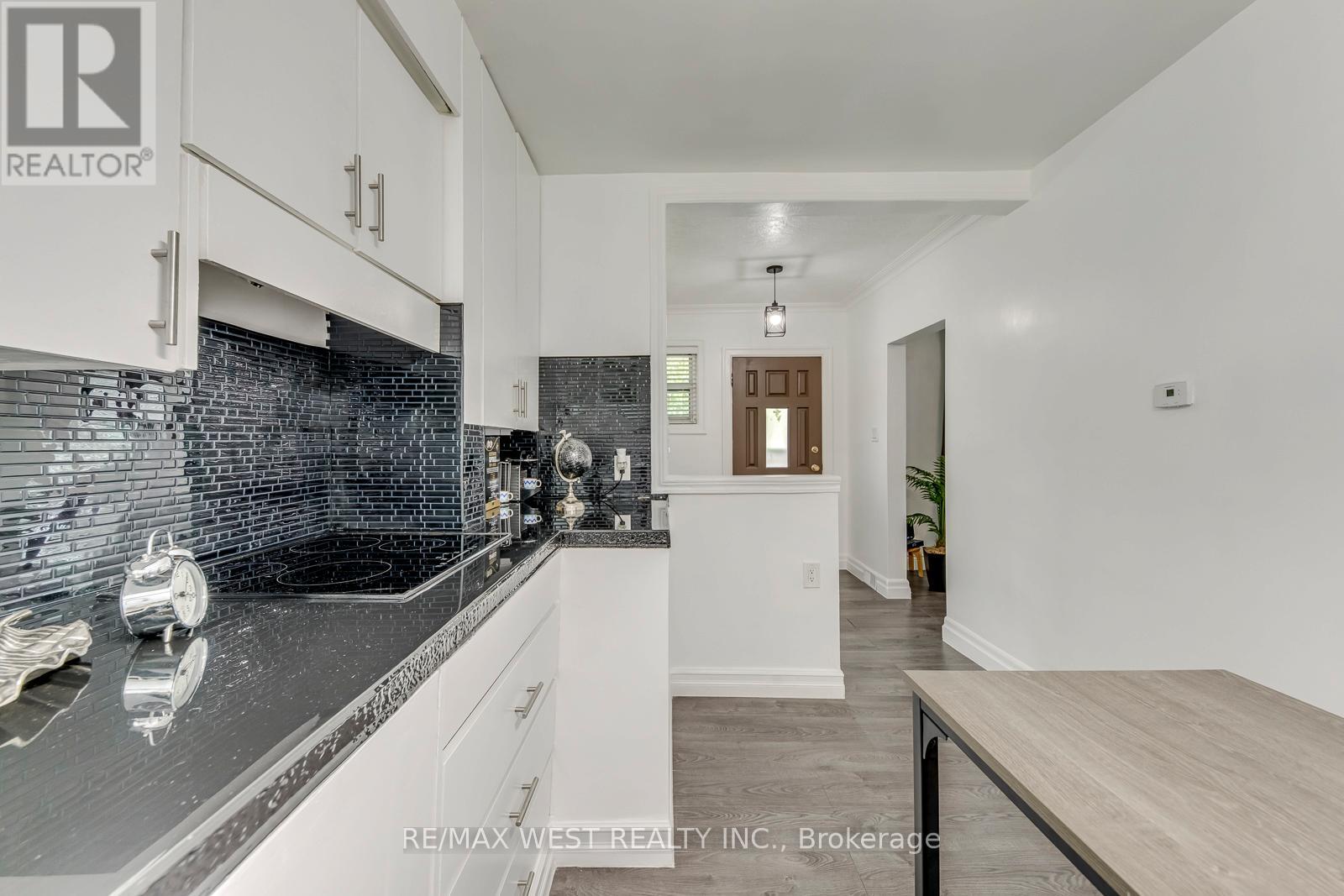 49 MONTCALM AVENUE - 15