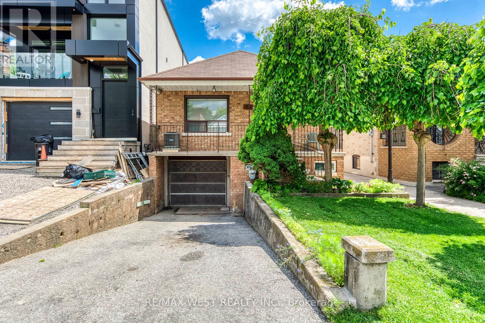 49 MONTCALM AVENUE - 2