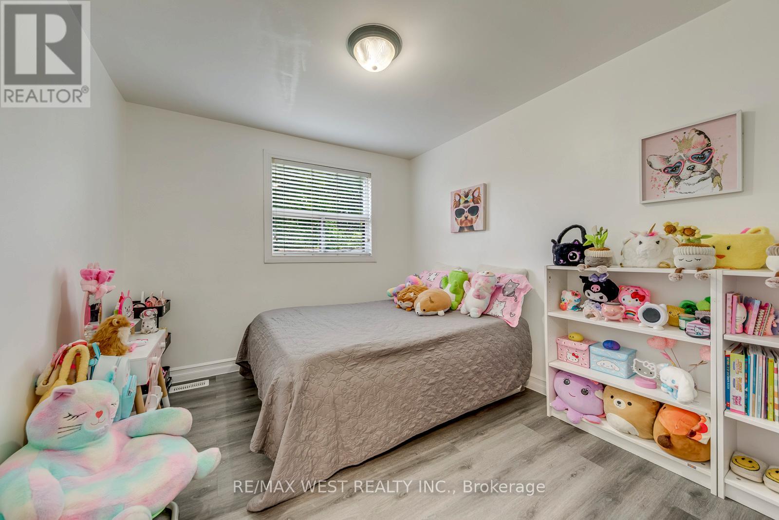 49 MONTCALM AVENUE - 25