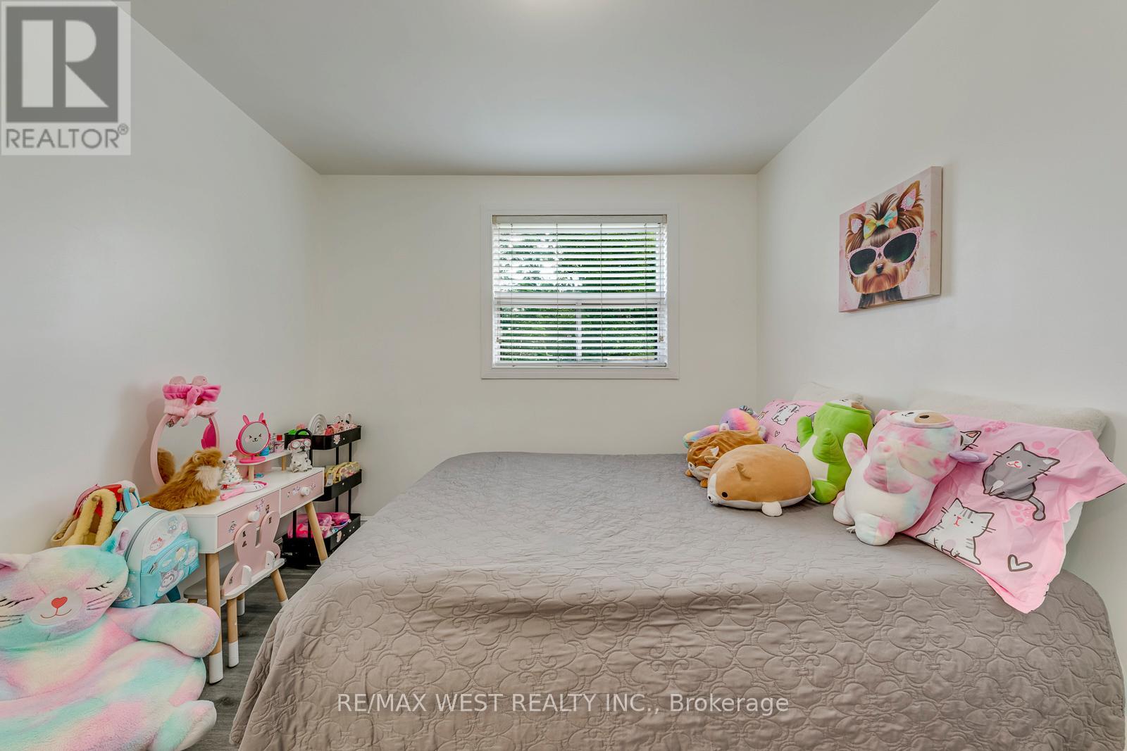 49 MONTCALM AVENUE - 26