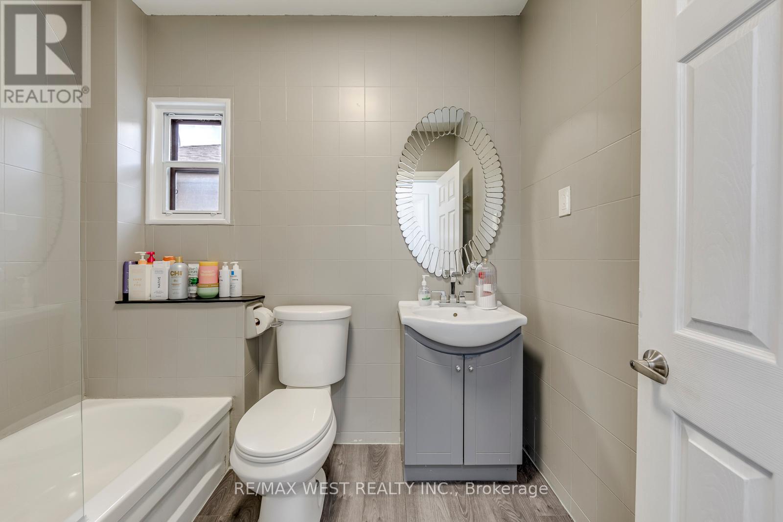 49 MONTCALM AVENUE - 29