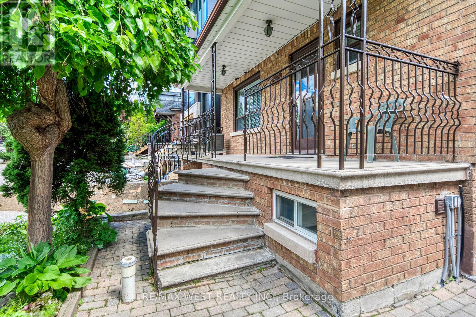 49 MONTCALM AVENUE - 3