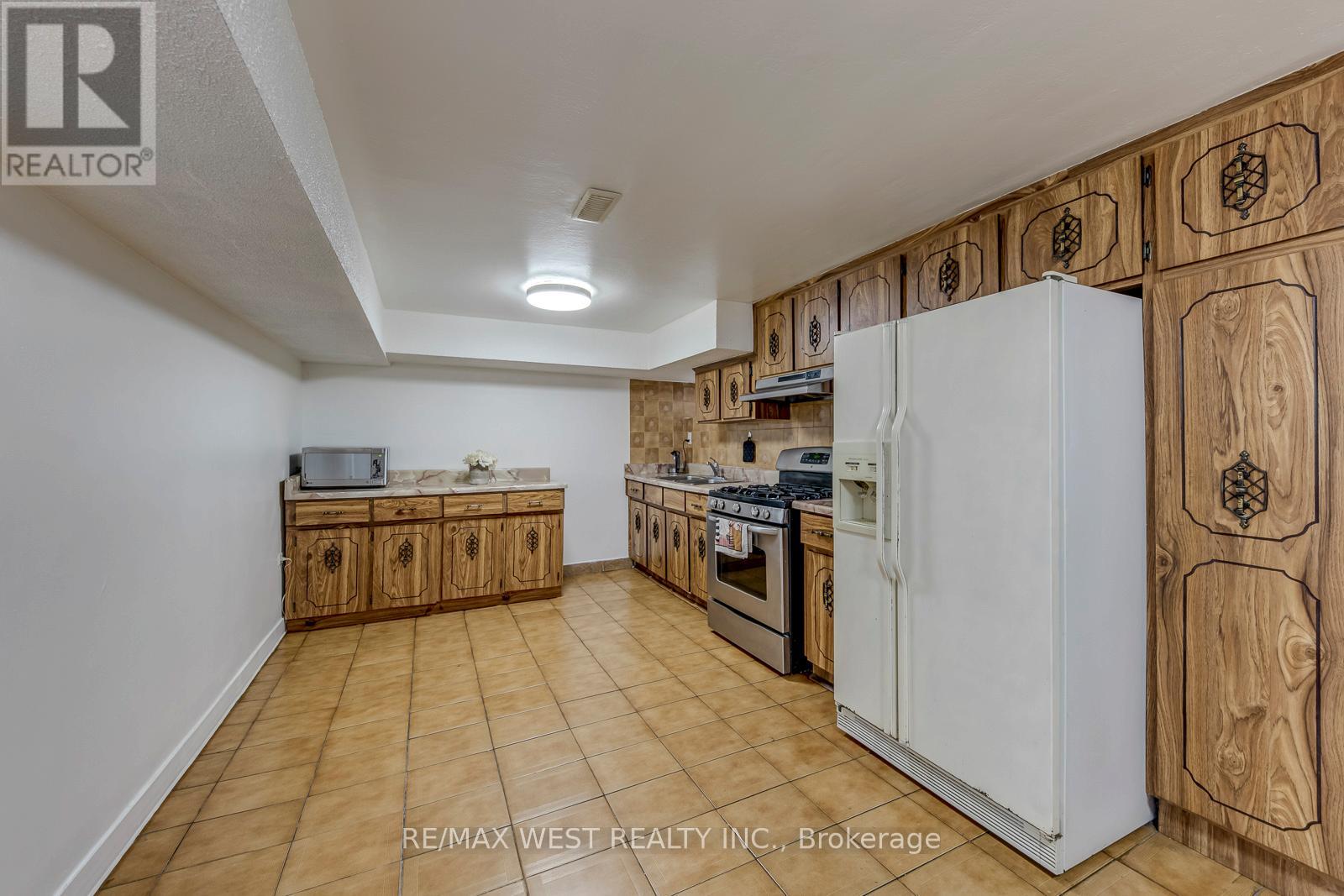 49 MONTCALM AVENUE - 35