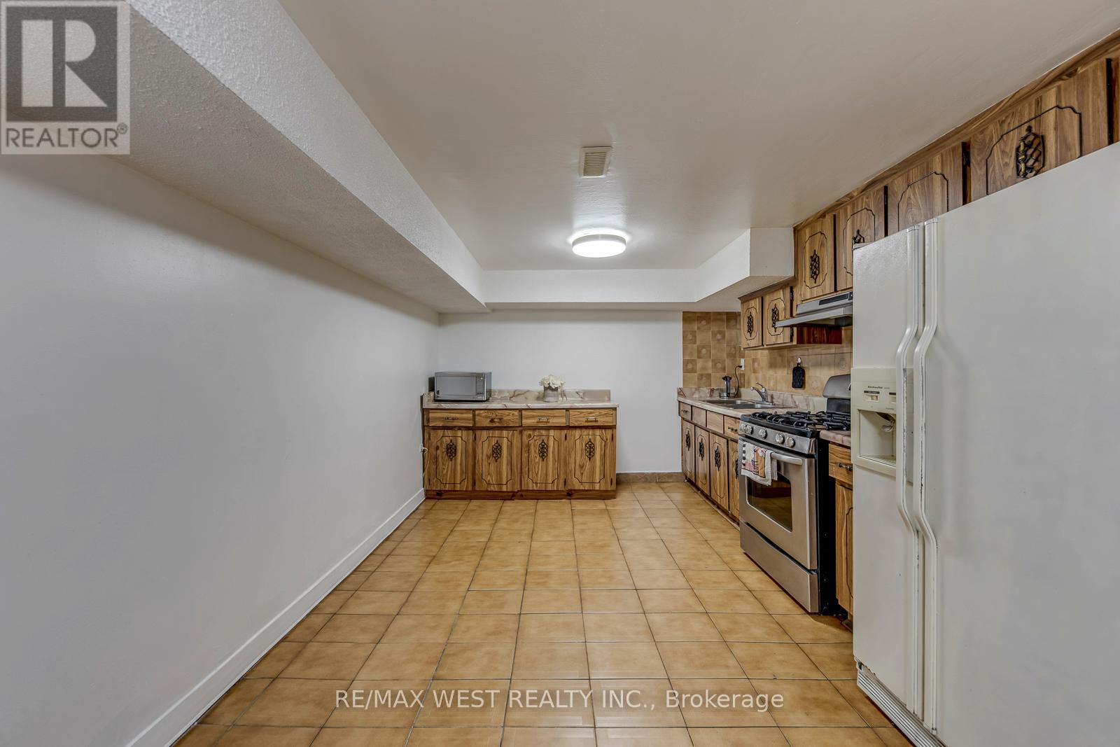 49 MONTCALM AVENUE - 36