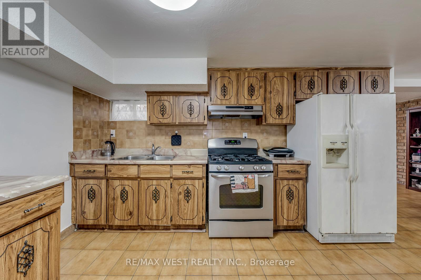 49 MONTCALM AVENUE - 37