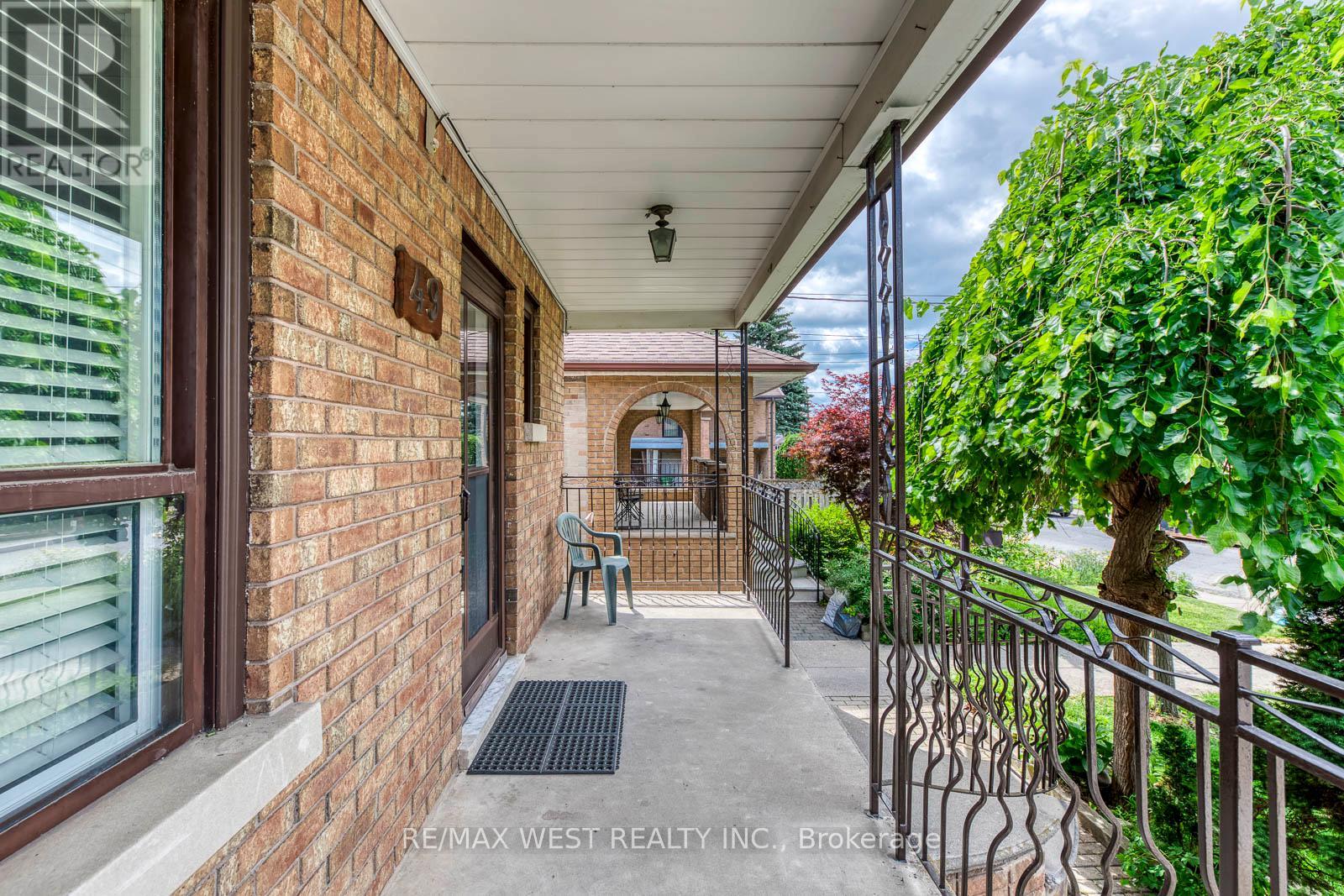 49 MONTCALM AVENUE - 4