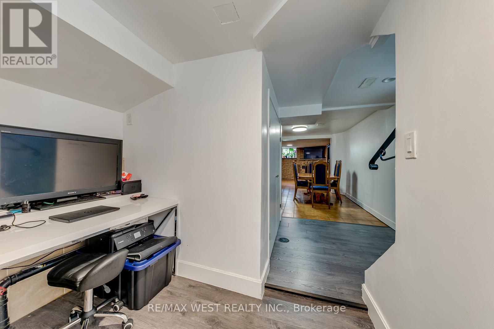 49 MONTCALM AVENUE - 41