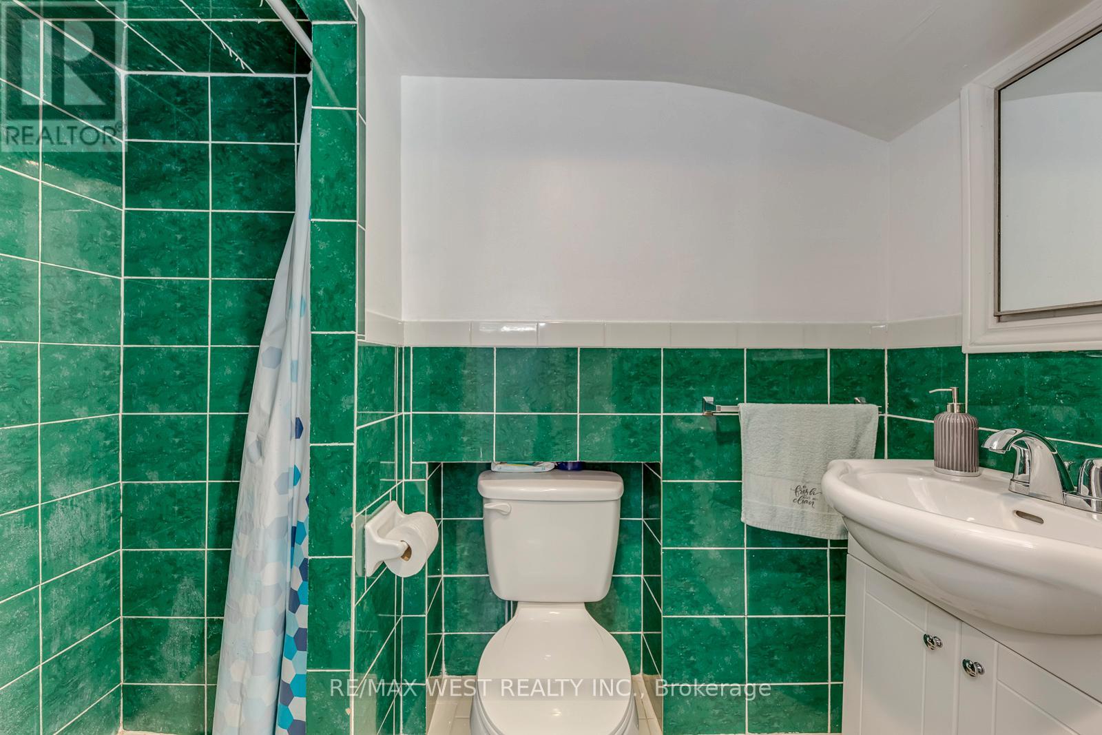 49 MONTCALM AVENUE - 42