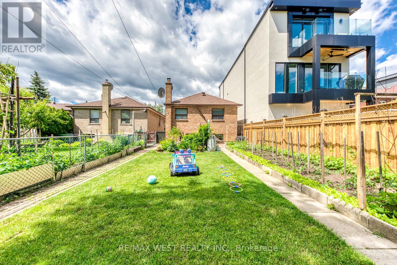 49 MONTCALM AVENUE - 44