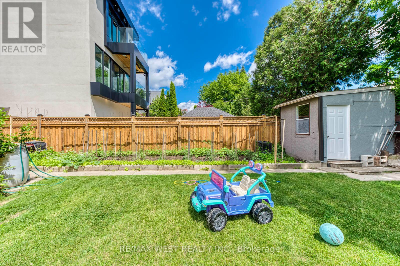 49 MONTCALM AVENUE - 45