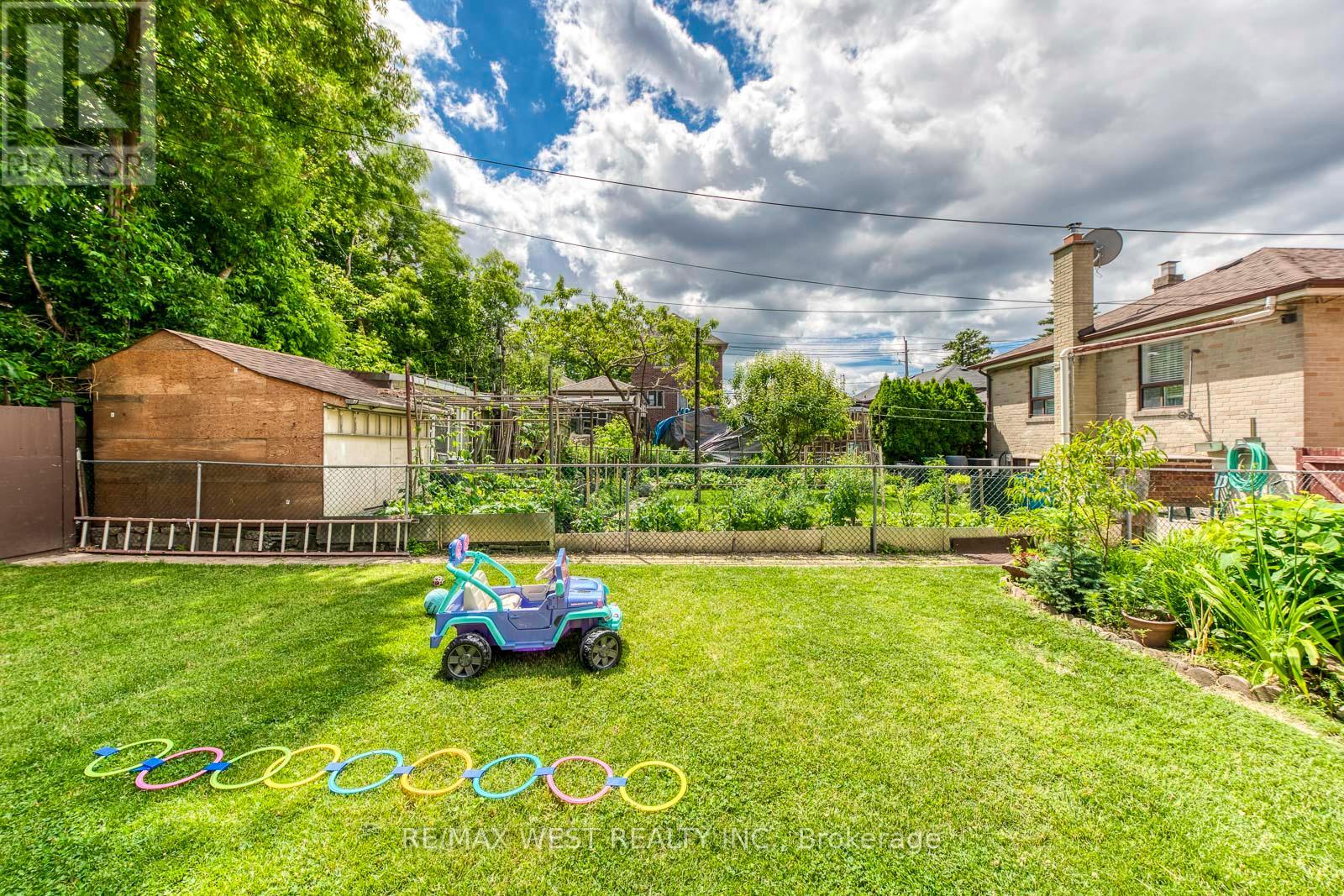 49 MONTCALM AVENUE - 46