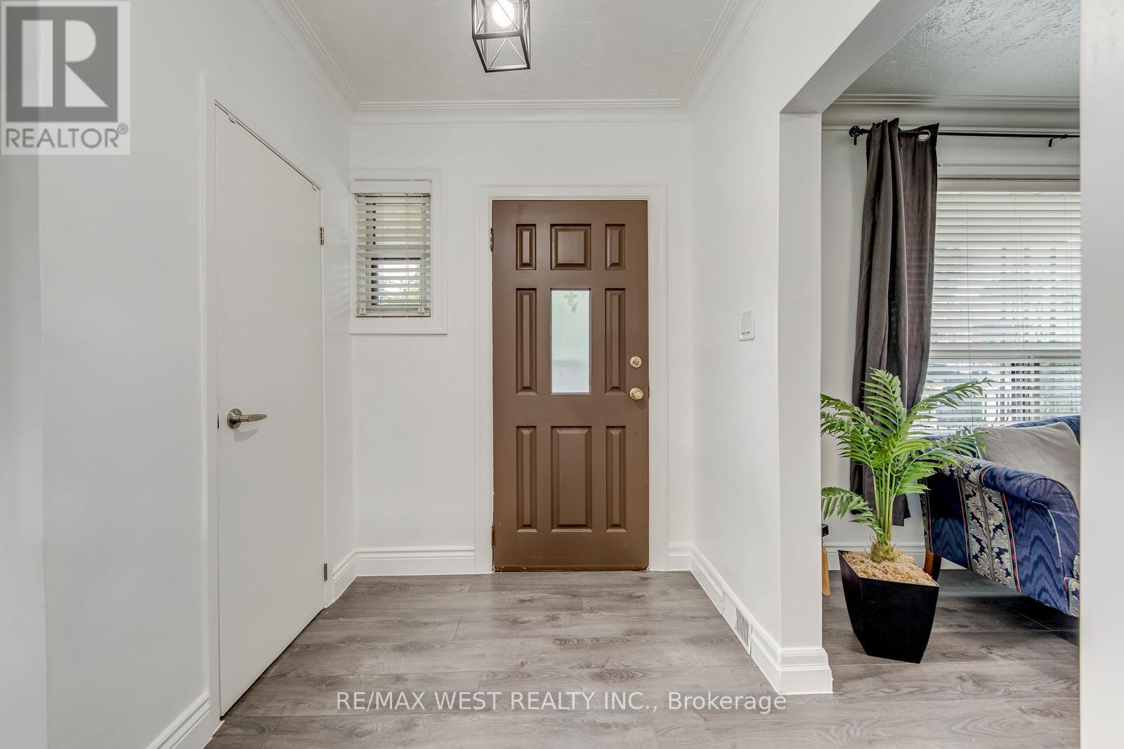 49 MONTCALM AVENUE - 5