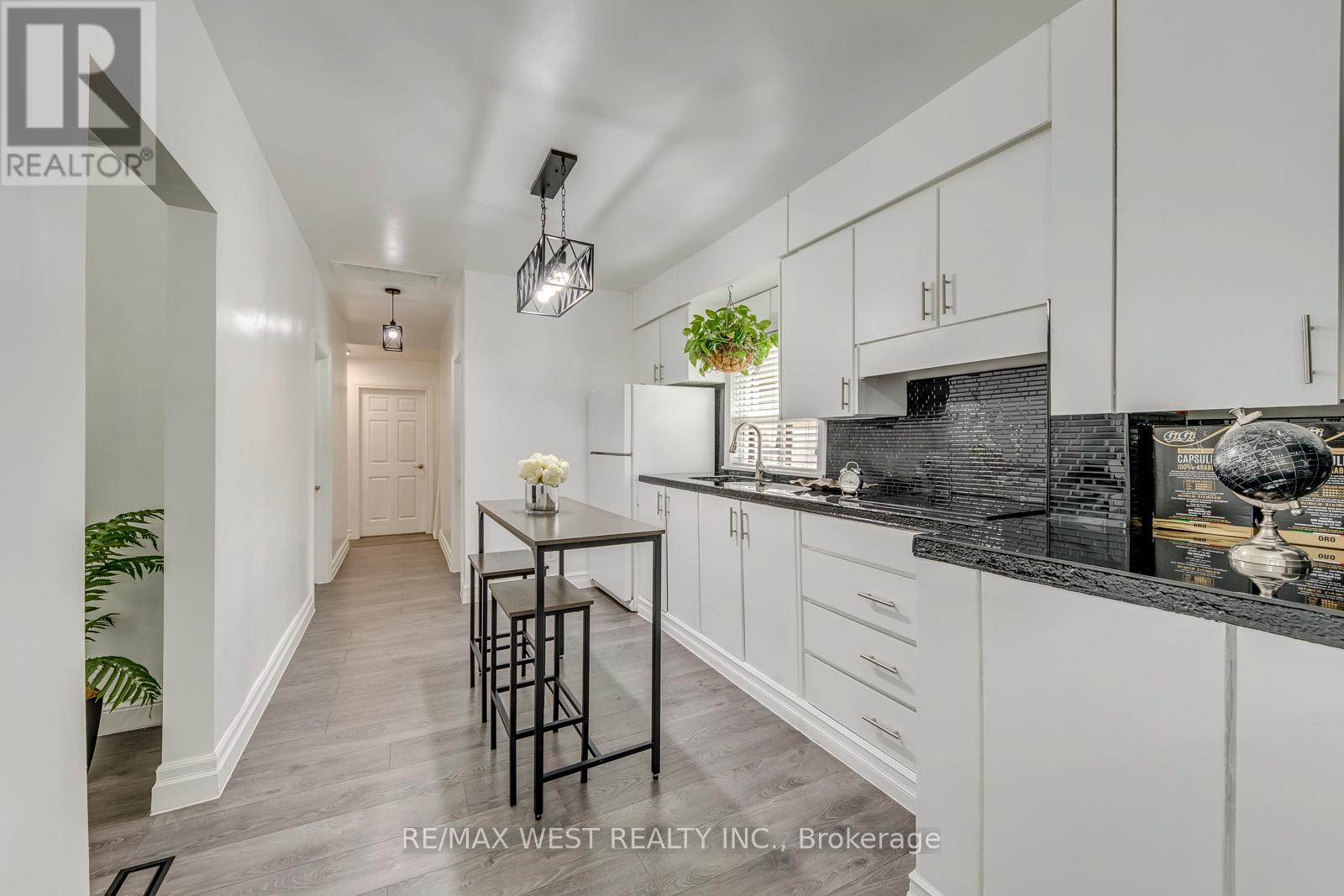 49 MONTCALM AVENUE - 7