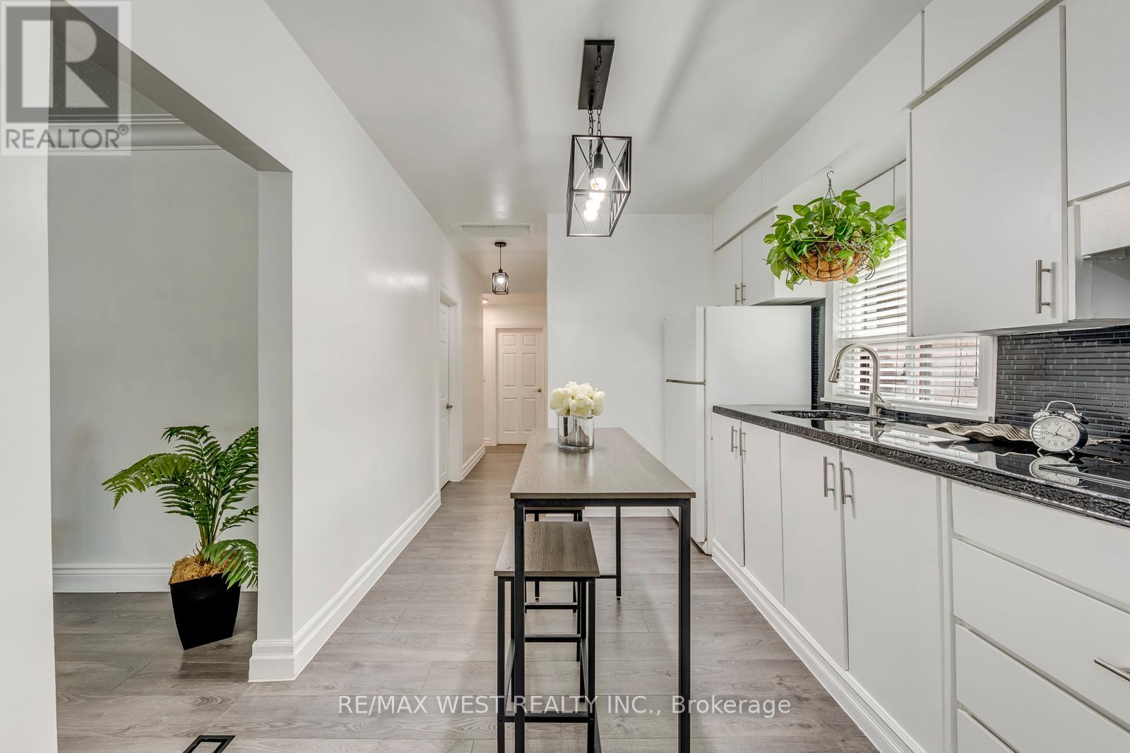 49 MONTCALM AVENUE - 8