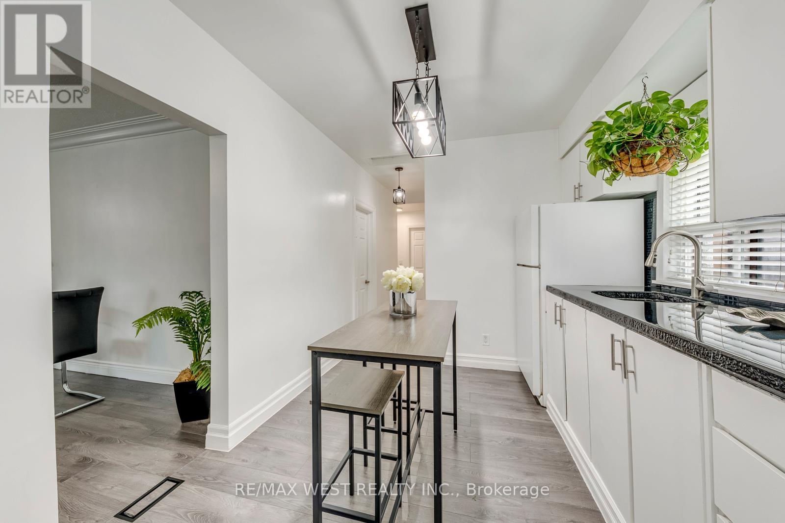 49 MONTCALM AVENUE - 9