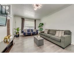 49 Montcalm Avenue, Toronto, ON M6E4N8 Photo 16