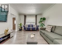49 Montcalm Avenue, Toronto, ON M6E4N8 Photo 17