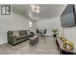 49 Montcalm Avenue, Toronto, ON M6E4N8 Photo 20