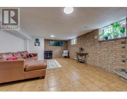 49 Montcalm Avenue, Toronto, ON M6E4N8 Photo 32