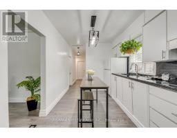 Kitchen - 49 Montcalm Avenue, Toronto, ON M6E4N8 Photo 8
