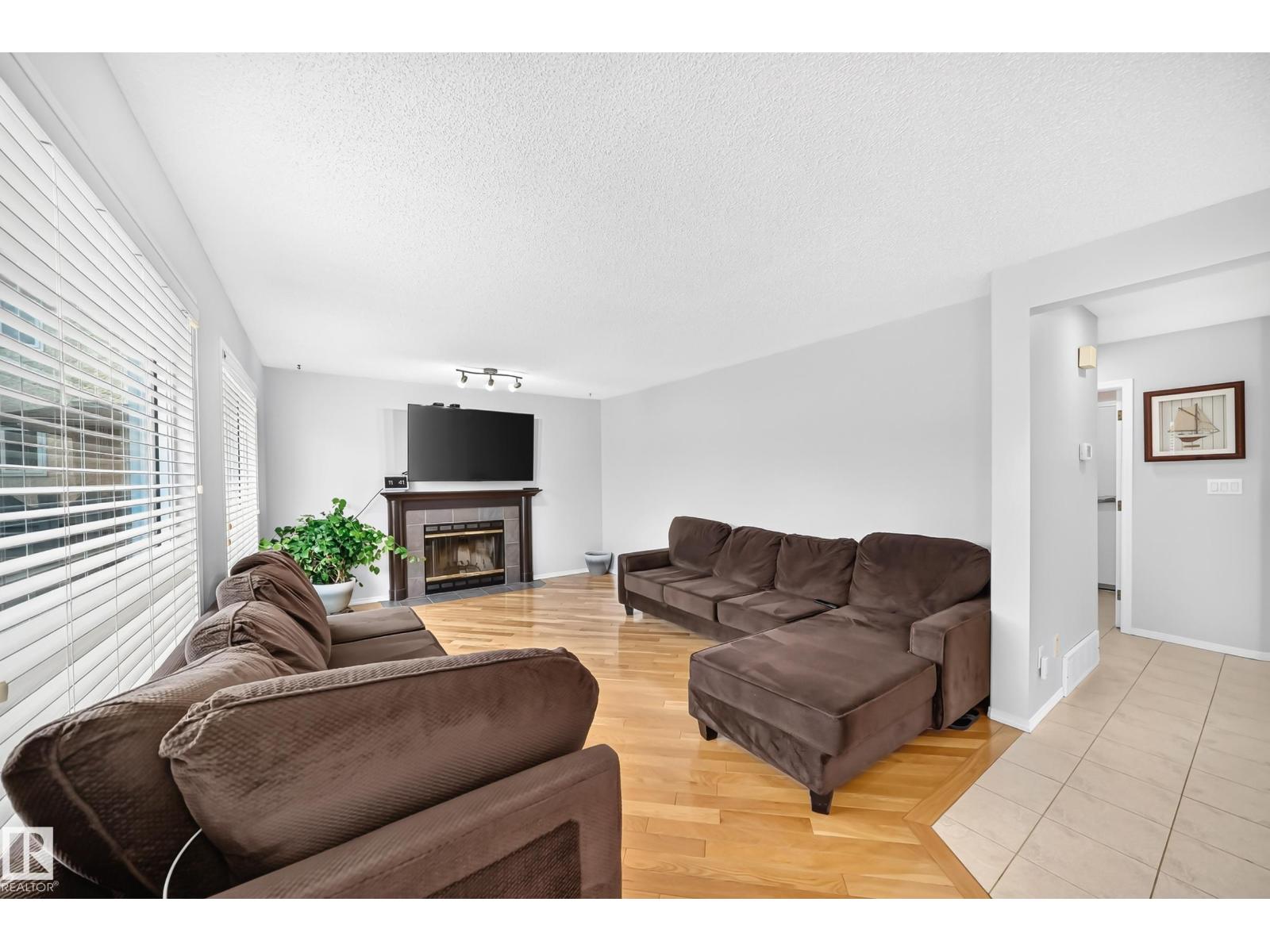 4216 47 ST NW - 18