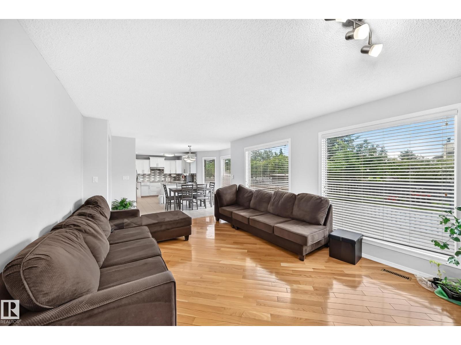 4216 47 ST NW - 20