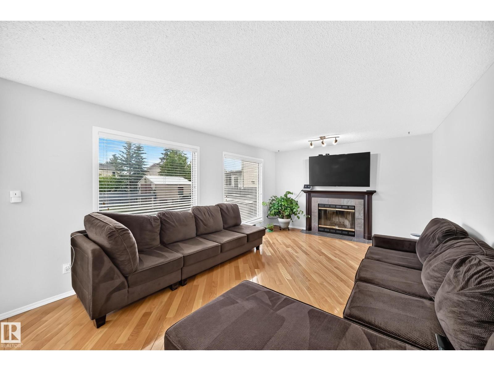 4216 47 ST NW - 19