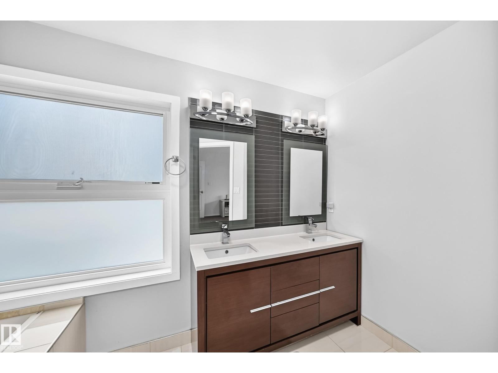 4216 47 ST NW - 32