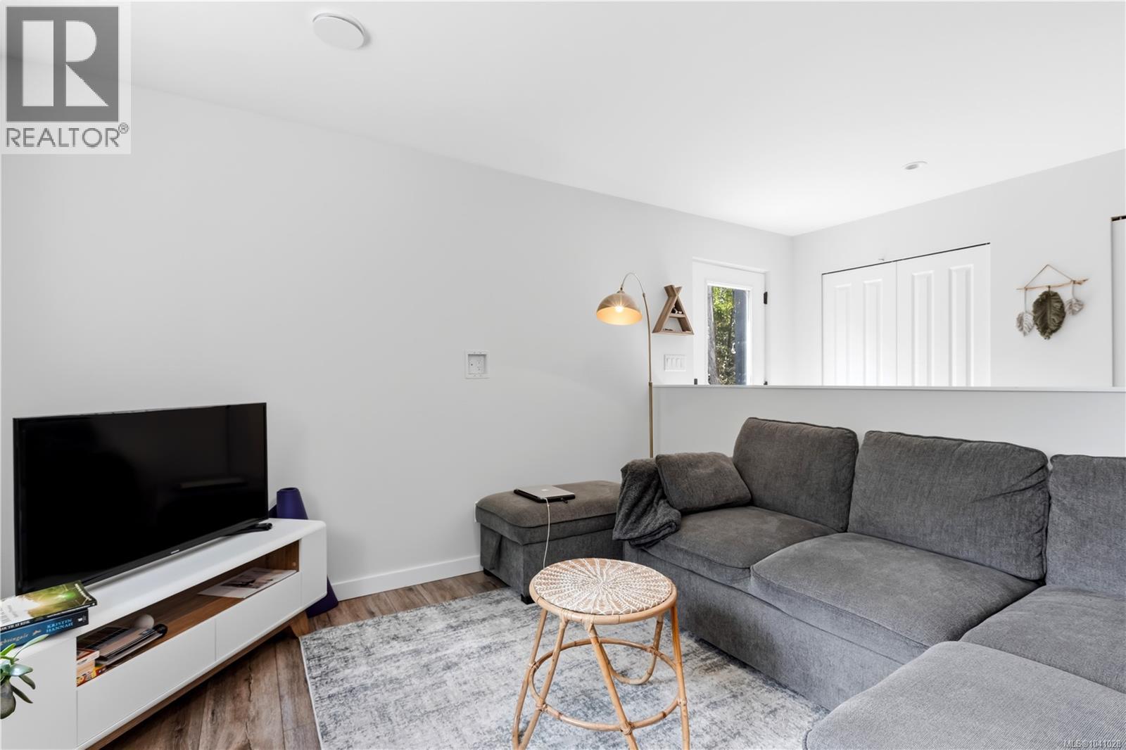 823 Lorne White Pl, Ucluelet