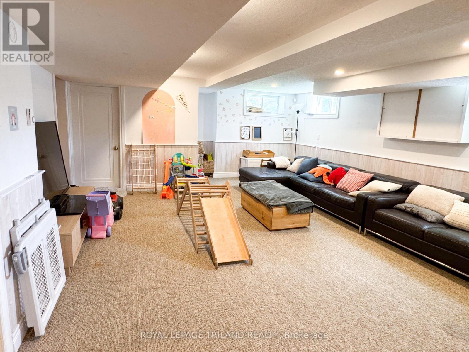 100 SUNSET DRIVE - 24