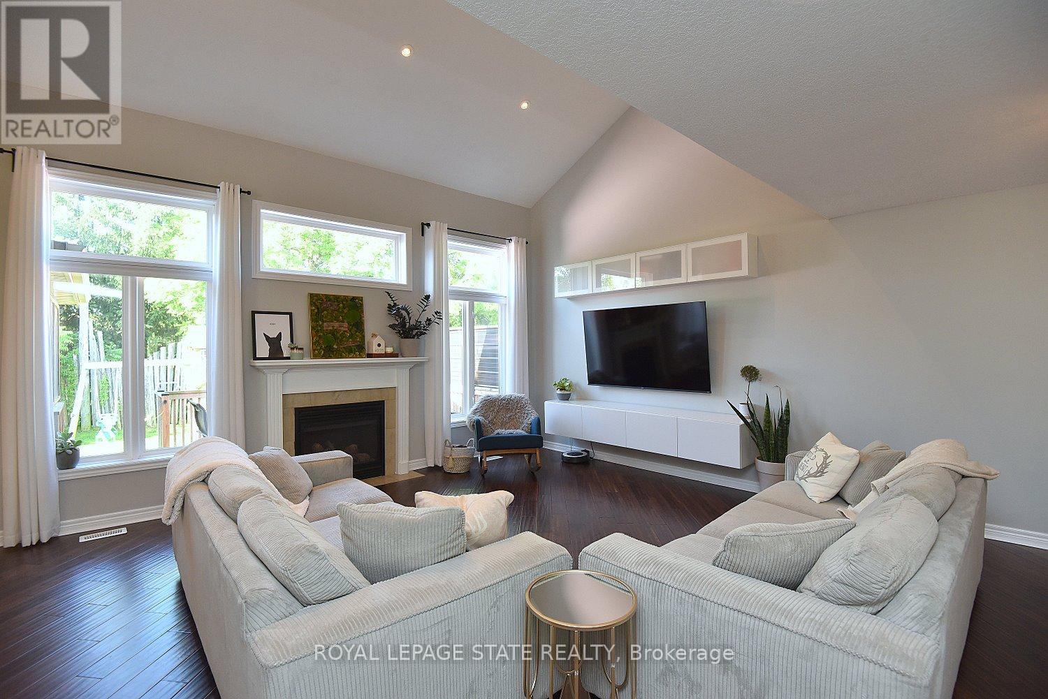 12 WILLS CRESCENT - 12