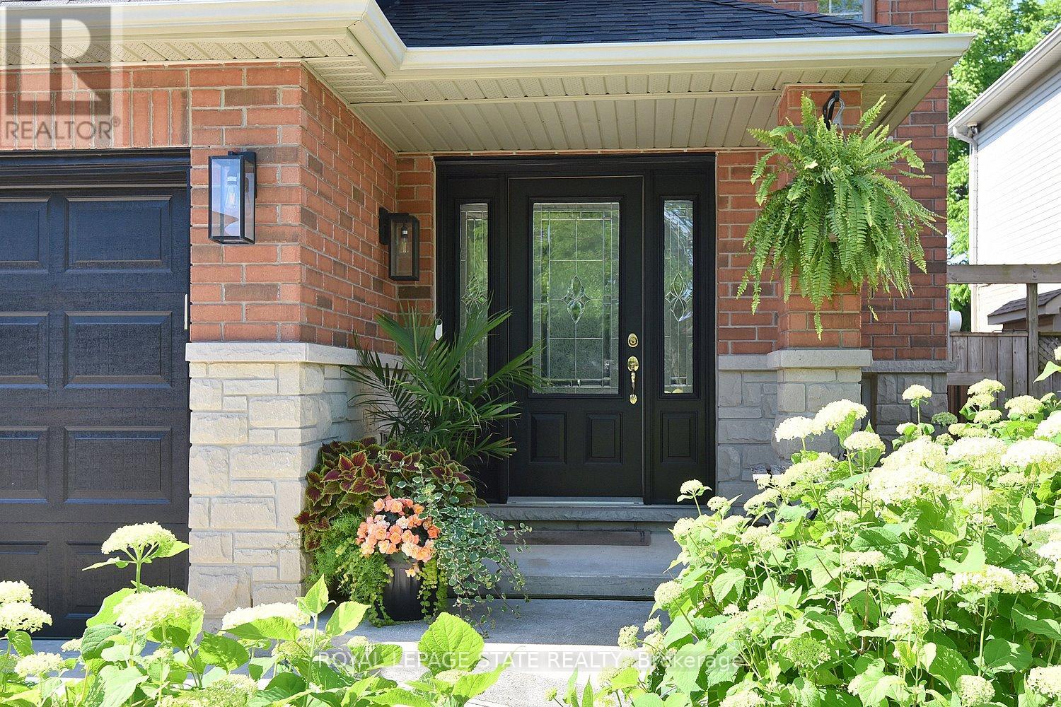 12 WILLS CRESCENT - 5