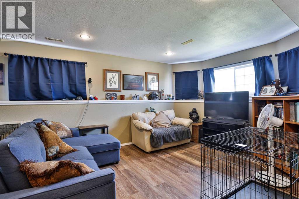 34 Chilcotin Way W — photo 12