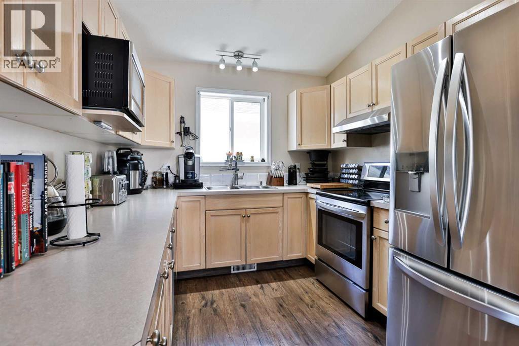 34 Chilcotin Way W — photo 6