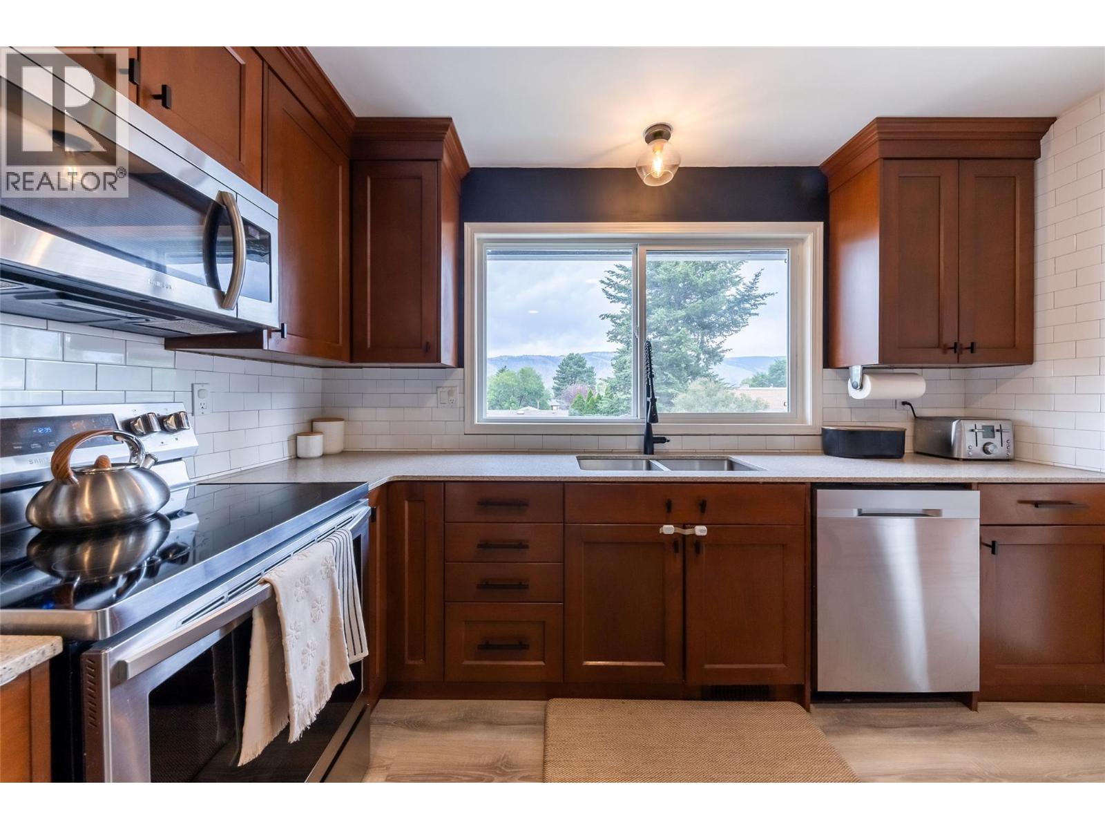 2308 OMINECA Drive - 22