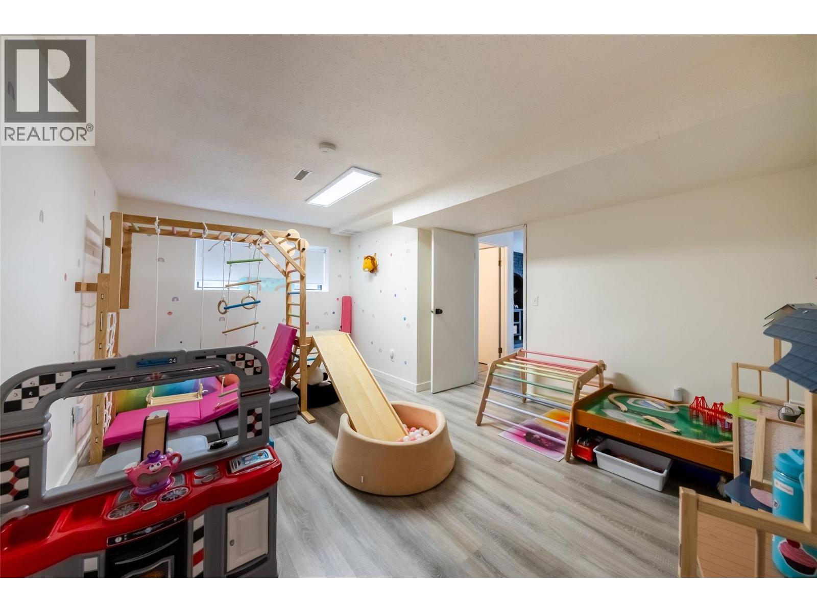 2308 OMINECA Drive - Image 46