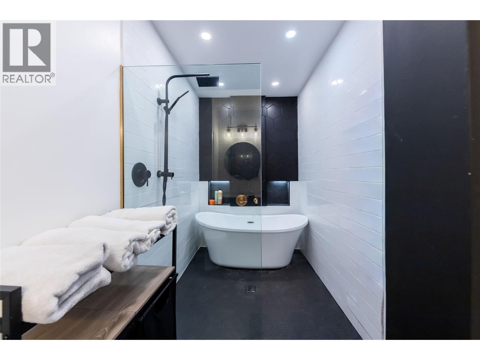 2308 OMINECA Drive - 30