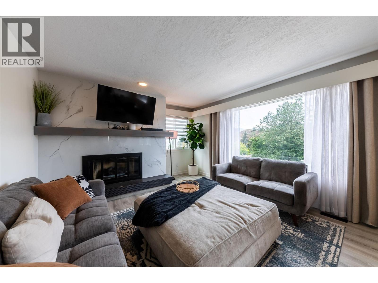 2308 OMINECA Drive - 10